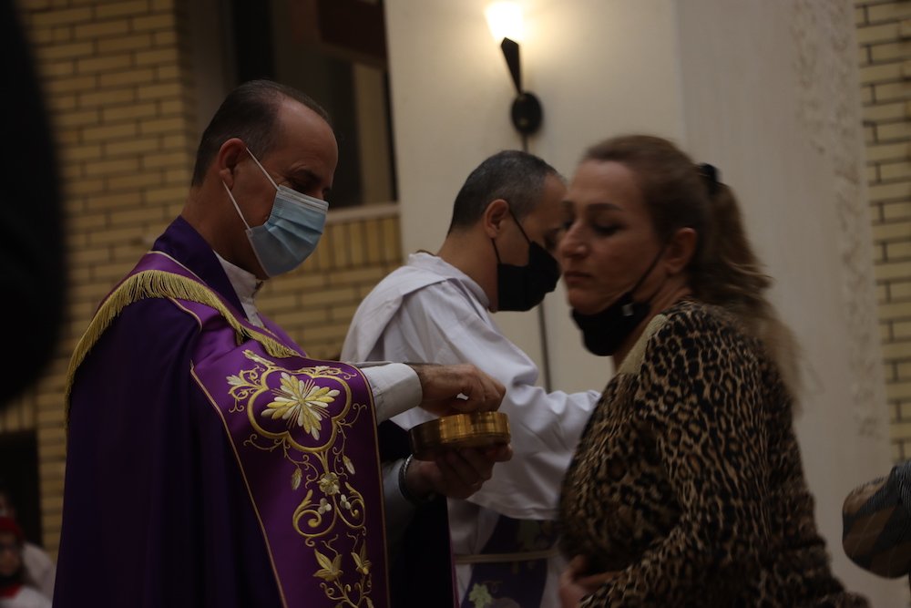 Nashwan Hanna lors d'une messe à l'église catholique chaldéenne de Mar Elia, dans le quartier à majorité chrétienne d'Ankawa, à Irbil. (Kareem Botane) 