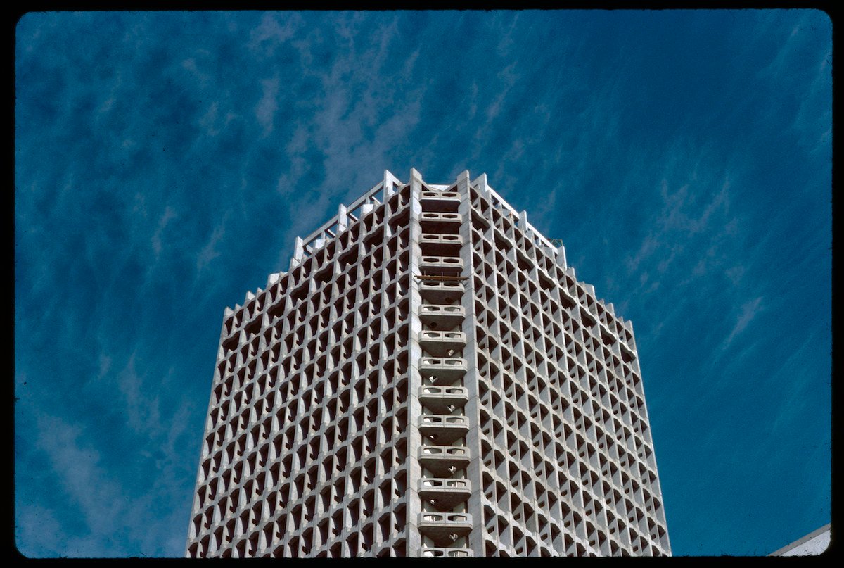 Le World Trade Center de Dubaï, 1977. Avec l'aimable autorisation de Stephen Finch. (Fourni)