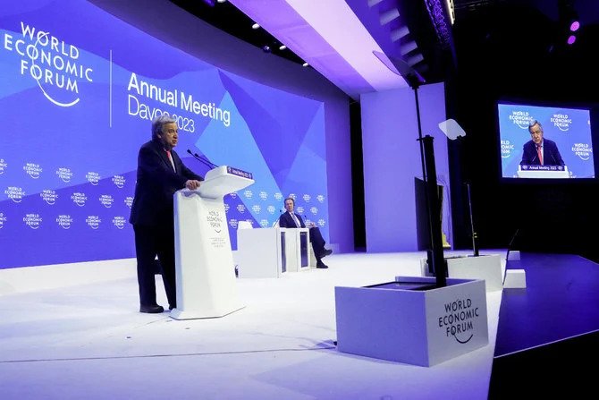 Le secrétaire général de l'ONU, Antonio Guterres, s'adresse au Forum économique mondial, à Davos, en Suisse, le 18 janvier 2023. (Reuters)
