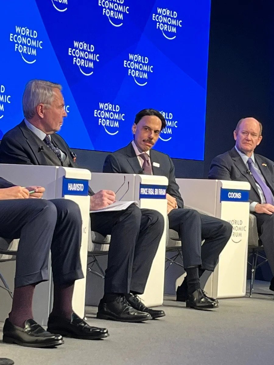 Le prince Faisal ben Farhane, ministre des Affaires étrangères du Royaume, s'exprimant lors d’une table ronde du Forum économique mondial. (Photo AN/Tarek Ali Ahmad)