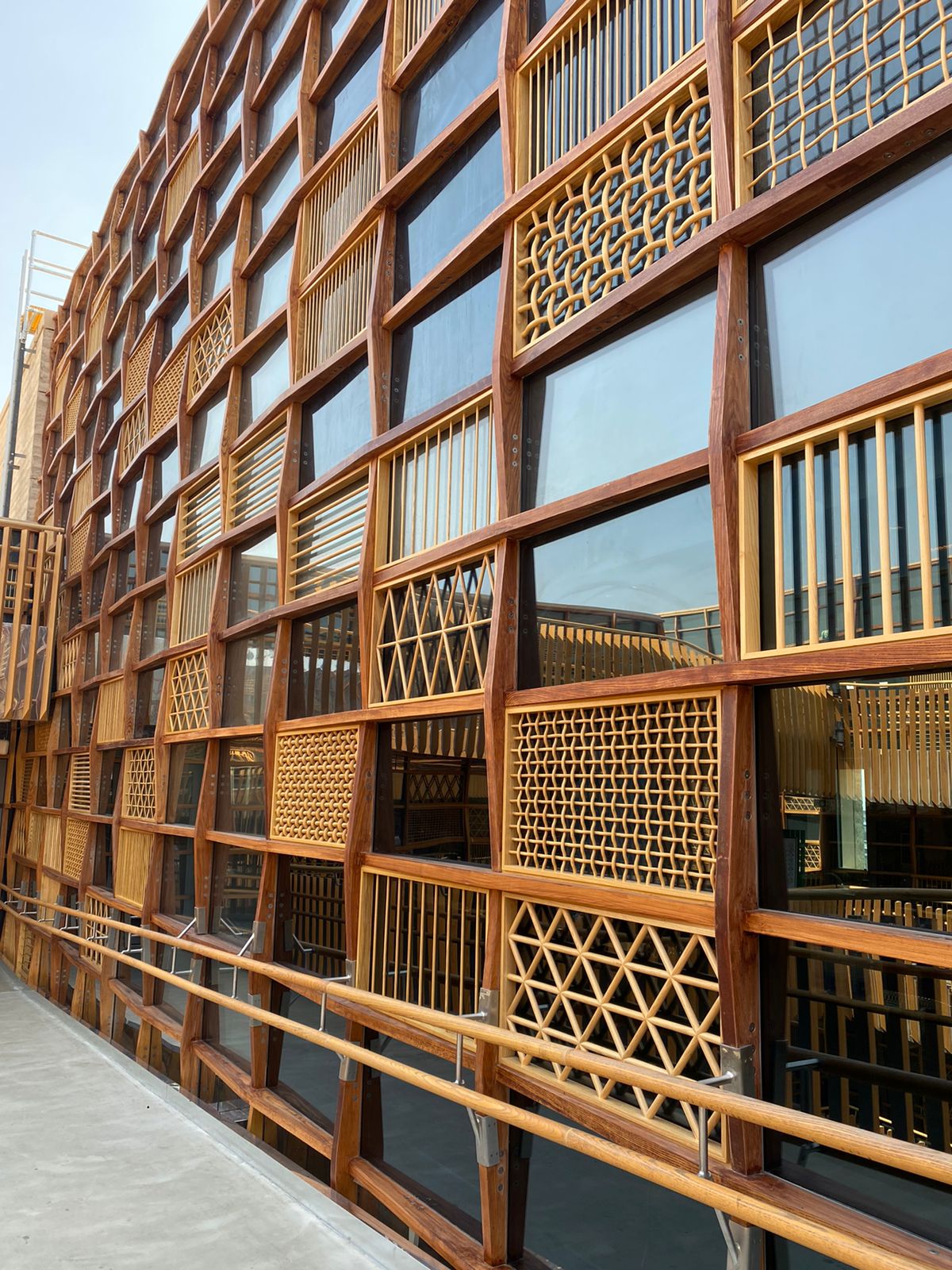 Détail de façade du pavillon marocain d'Expo2020 à Dubaï (Photo Zeina Zbibo)