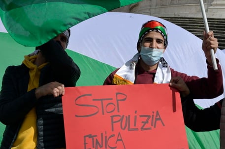 Les gens ont également manifesté sur la Piazza San Lorenzo dans la ville de Florence. (Fourni)
