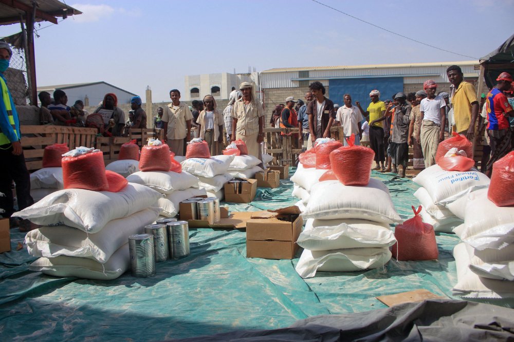 Les obstacles créés par la milice houthie empêchent régulièrement l'aide alimentaire internationale d'atteindre les personnes déplacées par le conflit au Yémen. (Photo, PAM)