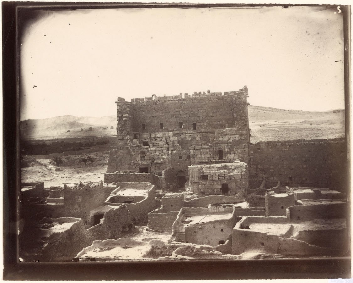 Temple de Bel, Louis Vignes, 1864. Tirage albuminé. 8,8 x 11,4 pouces (22,5 x 29 cm). (Getty Research Institute, 2015.R.15)