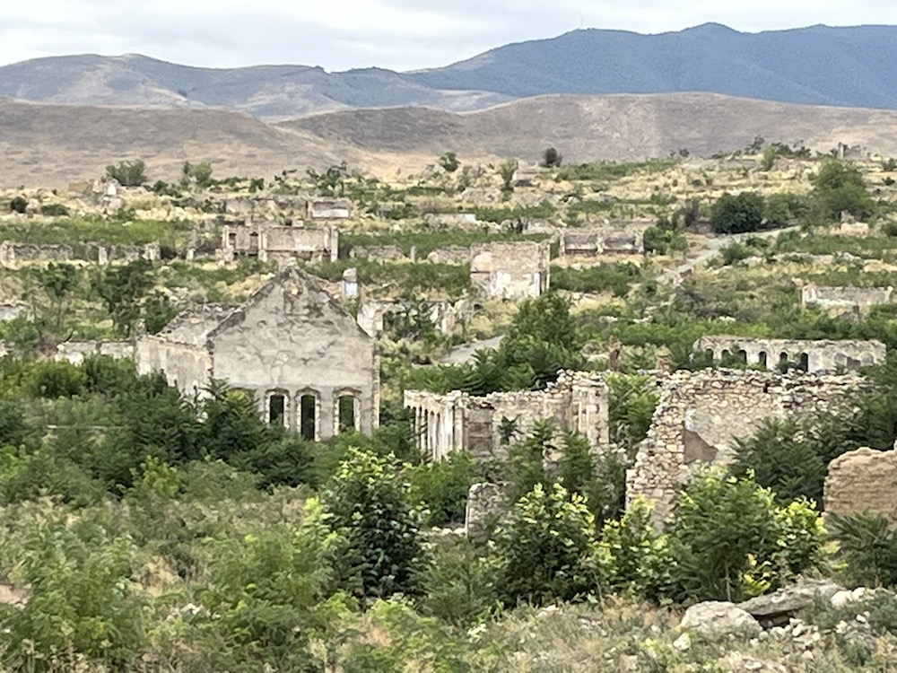Les forces azerbaïdjanaises ont repris Fuzuli en 2020, trois décennies après avoir perdu le contrôle de la ville au profit de l'Arménie, et ont trouvé des maisons en ruines envahies par la végétation (Photo, AN/Ephrem Kossaify).