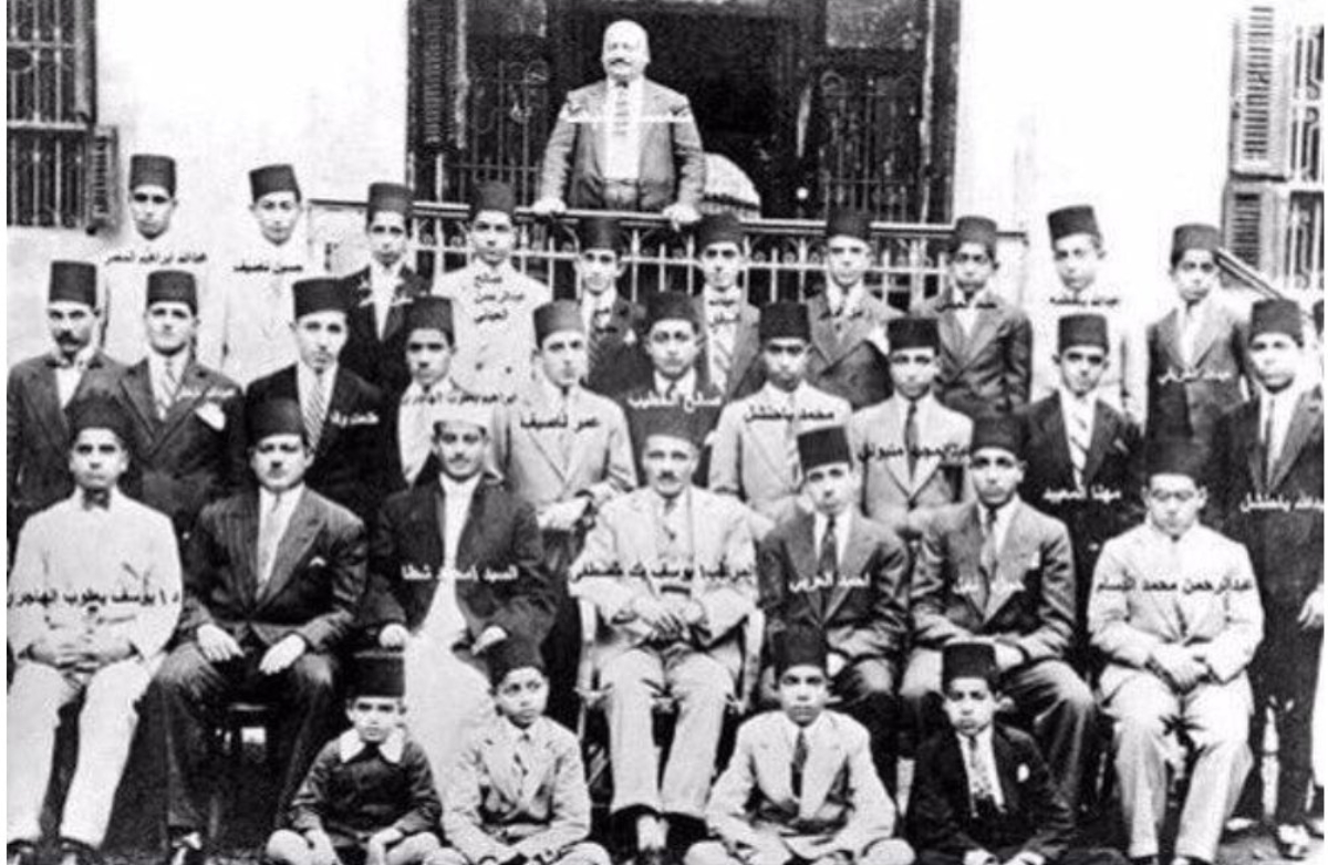 Une photo rare du premier groupe de boursiers saoudiens en Égypte, en 1927. (photo fournie)
