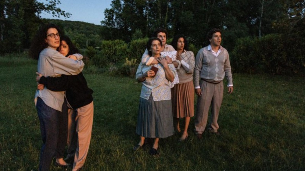 La série suit la famille Oussekine, une mère et ses cinq enfants. (Photo fournie)