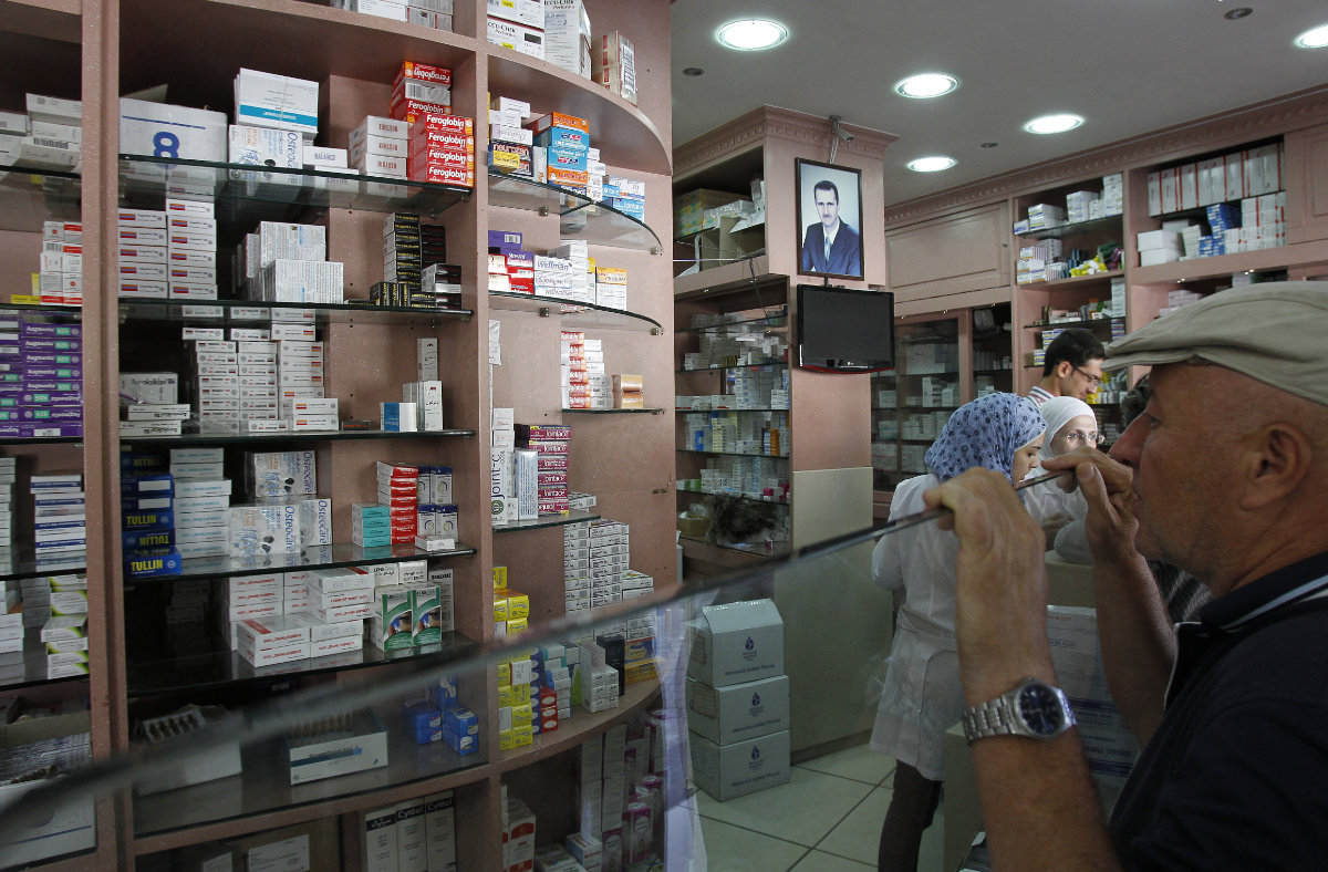 Les médicaments dont la date d’expiration est proche se retrouvent souvent en Syrie, où ils sont consommés par des patients désespérés. (AFP)