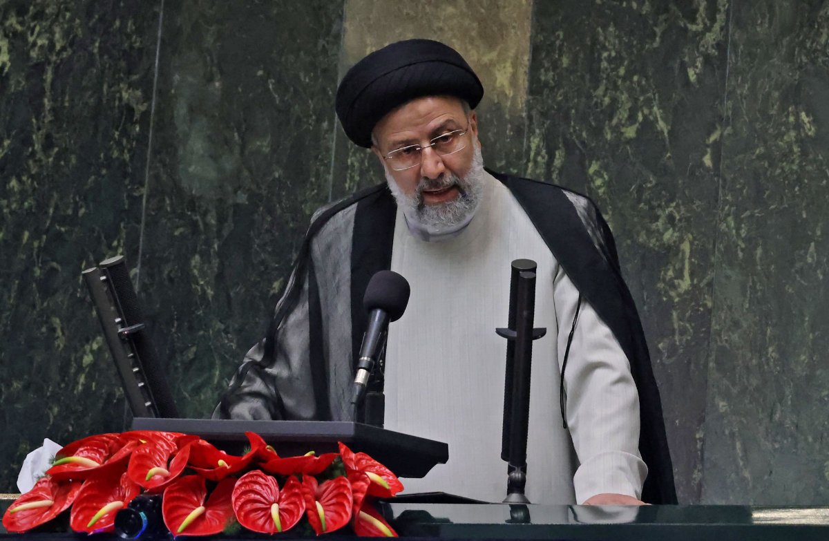 Le président iranien nouvellement élu, Ebrahim Raïssi, prend la parole lors de sa prestation de serment au parlement iranien à Téhéran, le 5 août 2021. (Photo, AFP) 