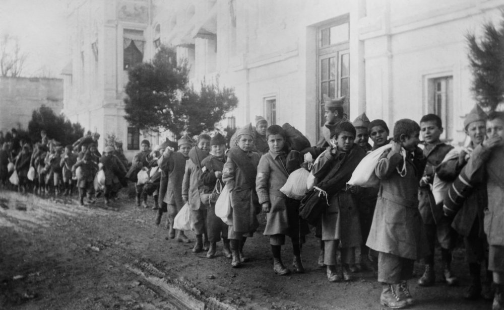 Des orphelins arméniens lors de leur déportation de Turquie aux alentours de l'année 1920. (Shutterstock/File Photo)