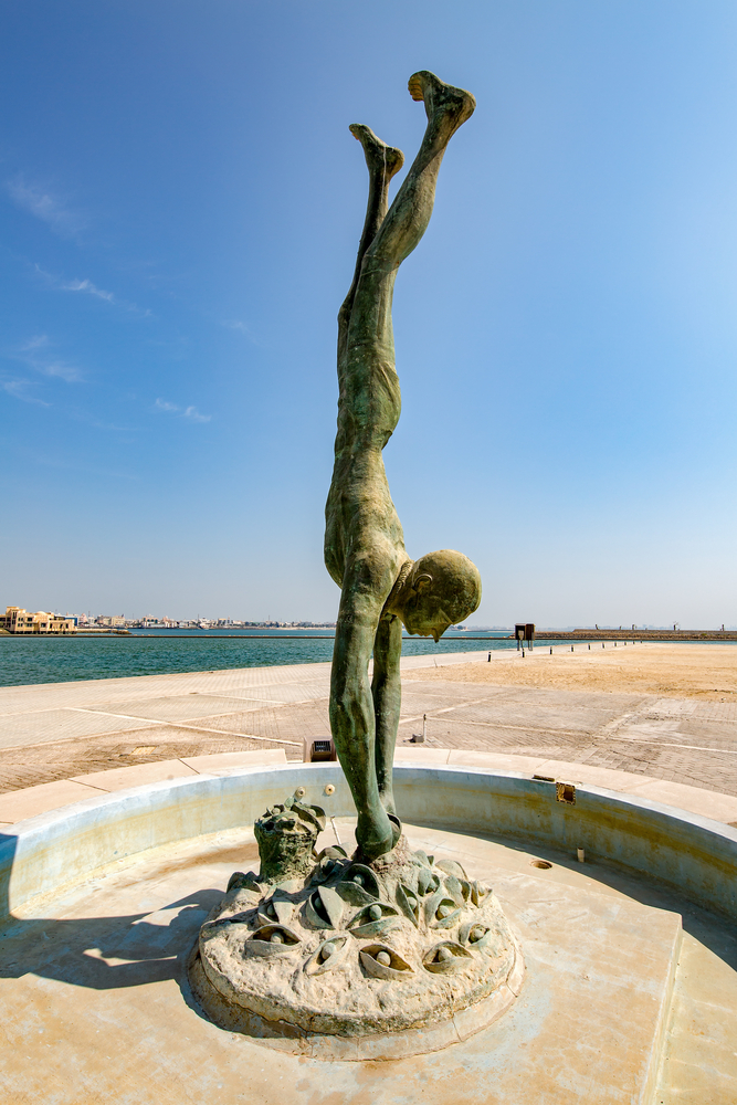 La statue du Plongeur de perles au Musée national de Bahreïn. (Photo, Shutterstock)