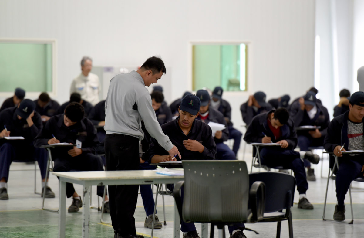 Les compétences en matière de relations interpersonnelles, d'analyse et de réflexion critique nécessaires aux étudiants pour réussir dans plusieurs professions ne peuvent être transmises au moyen d'une webcam. (Photo fournie)