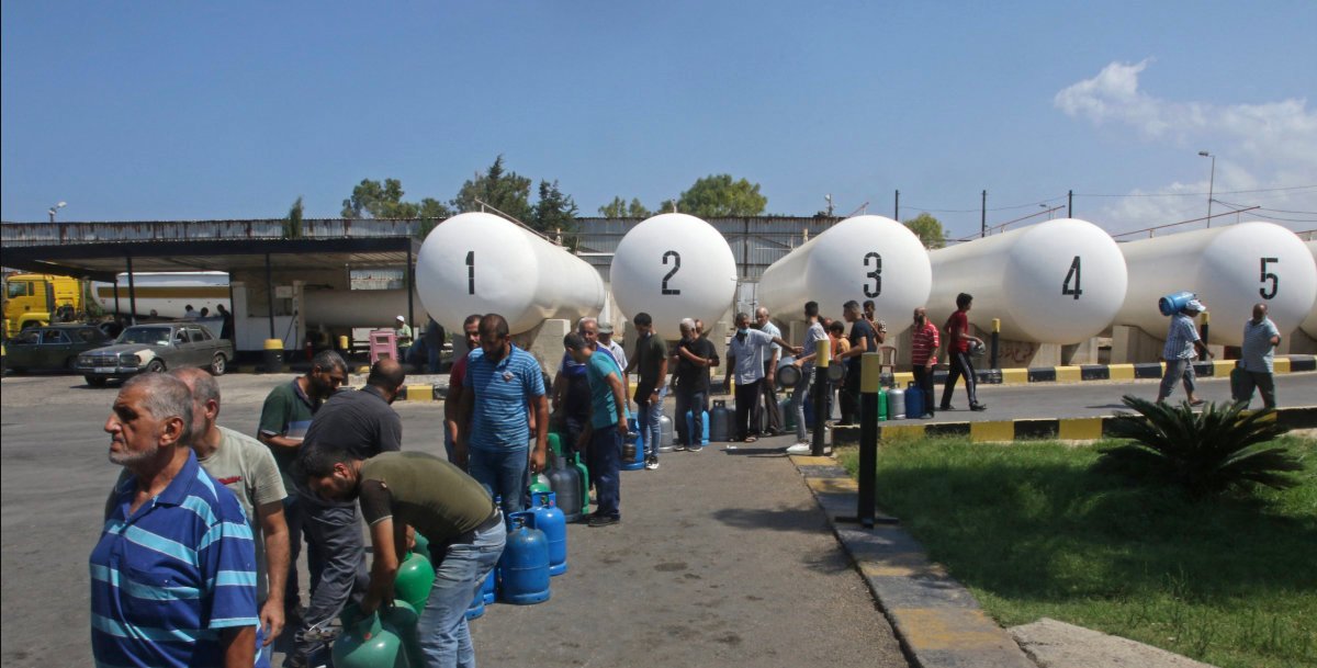 À mesure que la nourriture, le carburant et les médicaments se font de plus en plus rares au Liban, aucune solution ne semble se dessiner, car les dirigeants politiques du pays ne parviennent pas à trouver un terrain d'entente. (Photo d'archive AFP)