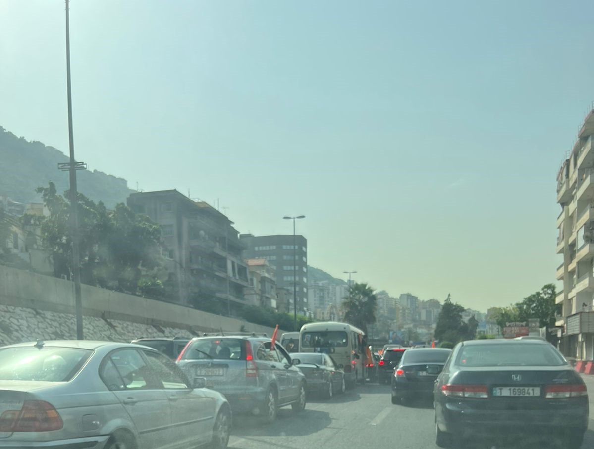 Embouteillage sur l'autoroute de Jounieh, rue principale du Nord vers Baabda, causé par les mouvements des partisans de Michel Aoun (Photo, fournie).