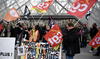 Retraites: Les syndicats encore dans la rue, le dialogue toujours dans l'impasse