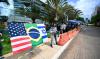 Brésil: Bolsonaro dans la rue avec ses partisans en pleine tempête judiciaire