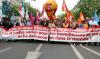 1er-Mai: des milliers de personnes défilent pour les salaires ou pour la paix