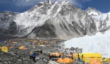 Le Népal rouvre l'Everest malgré les incertitudes liées au coronavirus