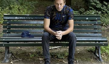 L'opposant Alexeï Navalny accuse Poutine d'être "derrière" son empoisonnement