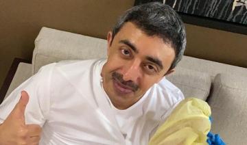 Abdullah bin Zayed reçoit le vaccin contre le coronavirus