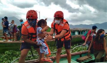 Le super-typhon Goni s'abat sur les Philippines, plus de 300.000 personnes évacuées
