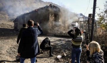 Nagorny Karabakh: les Arméniens brûlent leurs maisons avant l'arrivée des Azerbaïdjanais