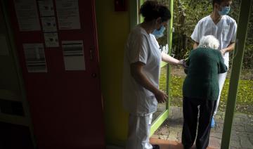 Covid: la vaccination lancée dimanche dans deux établissements pour personnes âgées