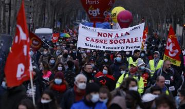 Entre l'Assemblée nationale et le Medef, manifestation à Paris contre les licenciements 