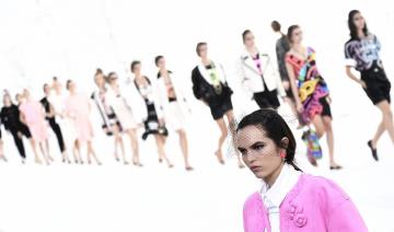 Haute couture et Covid: le défilé Chanel devient une «fête en famille»