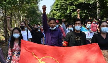 Birmanie: la contestation s'intensifie, l'armée poursuit les arrestations