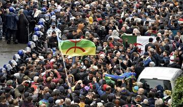 Hirak: Des milliers de manifestants à Alger, la police quadrille la capitale
