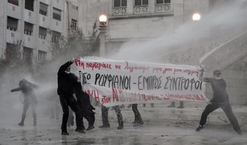 Grèce: tollé après une intervention musclée de la police pour faire respecter le confinement