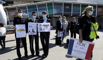 Des salariés d'Air France manifestent contre la fermeture des bases de province
