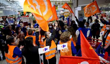 Chez Carrefour, les salariés mobilisés contre un «confinement social»