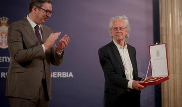 Le président serbe décore le Prix Nobel de littérature controversé Peter Handke 