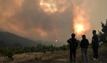 Grèce: les pompiers luttent encore contre l'incendie de Geraneia