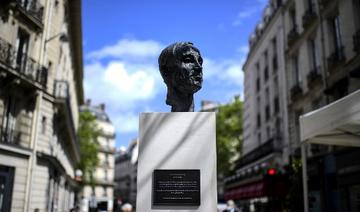 Un buste d'Aznavour dans le quartier de son enfance à Paris
