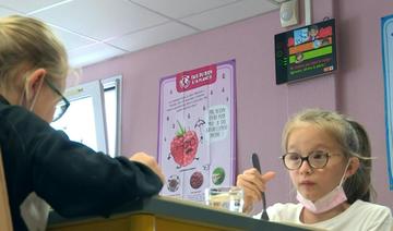 «c'est orange!»: pour penser à aérer contre la Covid, des capteurs de CO2 dans les cantines scolaires 
