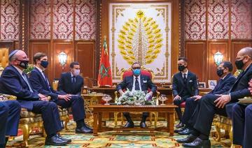 Cette photo publiée par le Palais royal montre le roi Mohammed VI, son fils le prince héritier Moulay Hassan, lors d'une réunion avec le conseiller présidentiel américain Jared Kushner et le conseiller à la sécurité nationale israélien Meir Ben Shabbat au Palais Royal de Rabat, le 22 décembre 2020 (Photo, AFP)