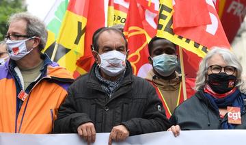 Plusieurs centaines de personnes manifestent à Paris contre les licenciements 