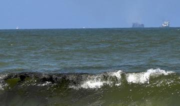 Sri Lanka: le navire incendié a partiellement coulé, inquiétudes pour l'environnement 