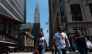 Des gens passent devant le Chrysler Building, le 7 juin 2021 à New York (Photo, AFP)