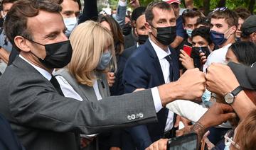 Le président français Emmanuel Macron  et son épouse Brigitte Macron lors d'une visite à Valence, le 8 juin 2021 (Photo, AFP)