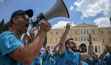 Les gens participent à une manifestation dans le cadre d'une grève générale de 24 heures appelée par les syndicats et les partis d'opposition grecs à Athènes, le 10 juin 2021 (Photo, AFP) 