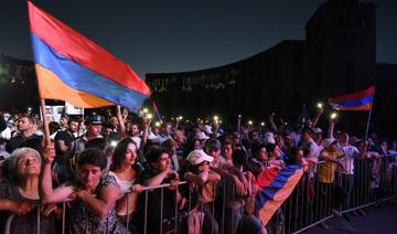 Des partisans assistent à un rassemblement électoral du Premier ministre arménien Pashinyan dans le centre d'Erevan, le 17 juin 2021, trois jours avant les élections législatives anticipées, appelées à mettre fin à une crise politique déclenchée par la défaite militaire humiliante de son pays face à l'Azerbaïdjan l'année dernière. (Karen Minasyan/AFP)