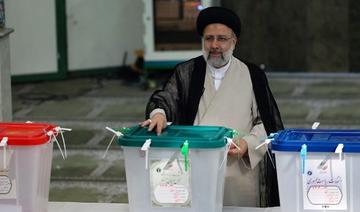Le religieux ultraconservateur iranien et candidat à la présidentielle Ebrahim Raisi vote lors de l'élection présidentielle, dans la capitale Téhéran, le 18 juin 2021. (Atta Kenare/AFP)