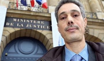 Omar Raddad, qui réclame une révision de sa condamnation en 1994 pour le meurtre de Ghislaine Marchal en 1991, arrive au ministère de la Justice le 01 décembre 2008 à Paris pour y être reçu par un conseiller de la Garde des Sceaux