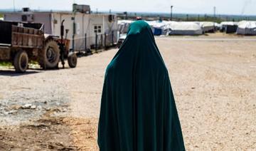 Une détenue française au camp Roj, où sont prisonniers des proches de personnes soupçonnées d'appartenir au groupe État islamique (EI), dans la province syrienne de Hasakah, dans le nord-est, le 28 mars 2021. (Delil Souleiman / AFP)
