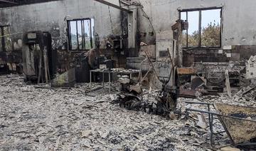 Des machines couvertes de cendres et de gravats dans un atelier du village chypriote d'Agioi Vavatsinias, le 4 juin 2021 (Photo, AFP)