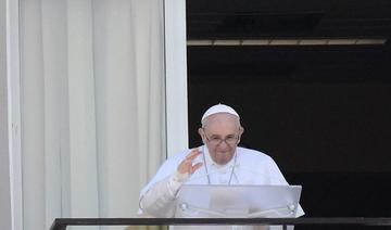 Le pape salue des fidèles depuis un balcon de son hôpital 